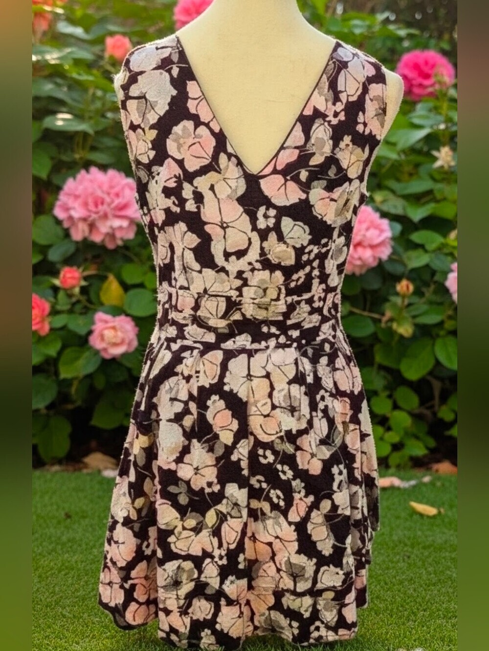 859. American Rag Floral V-Neck Front Zip Skater Dress Black Pink L 100% Cotton - Picture 2 of 2